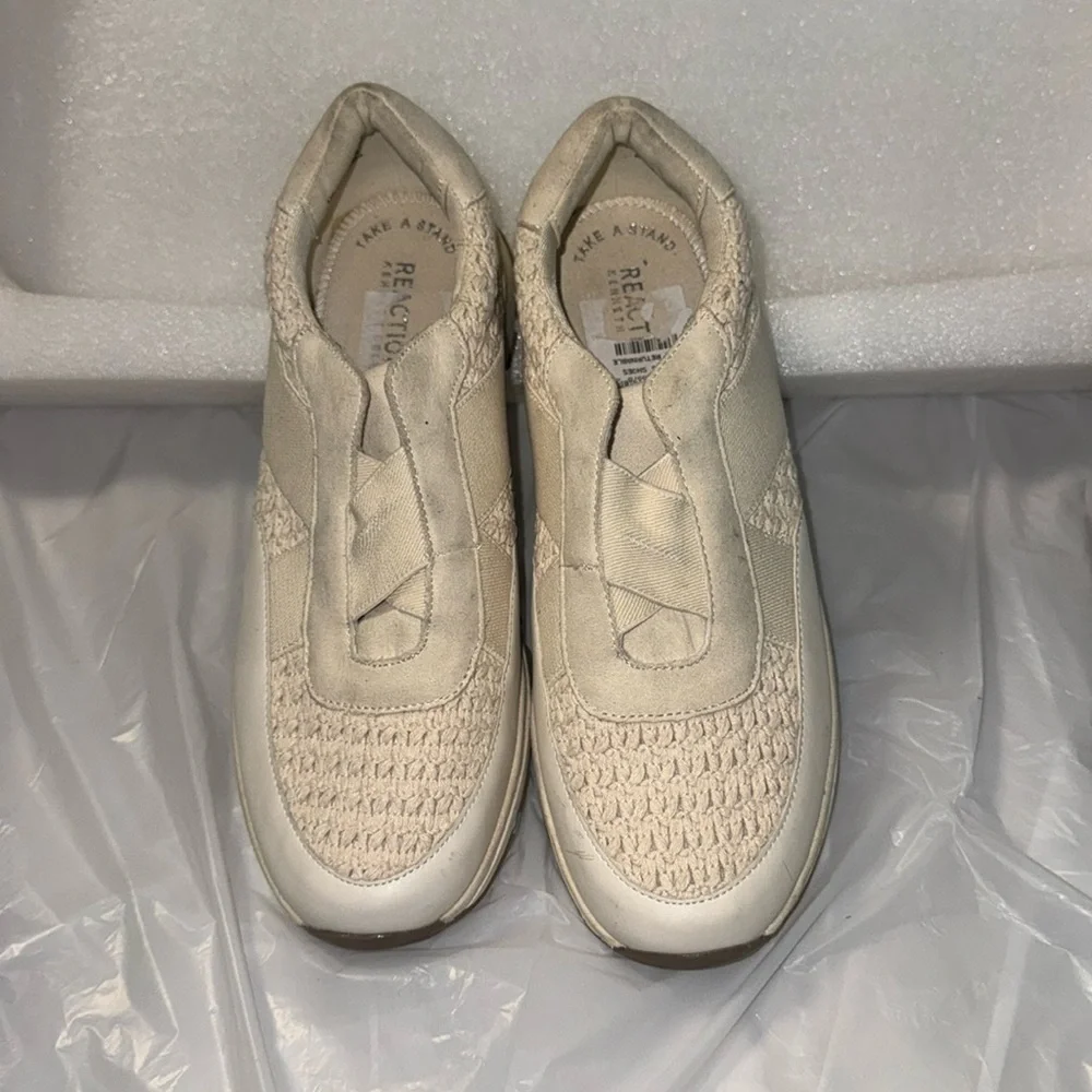 Reaction by Kenneth Cole slip on sneakers in creamy almond color NWOT Size 10